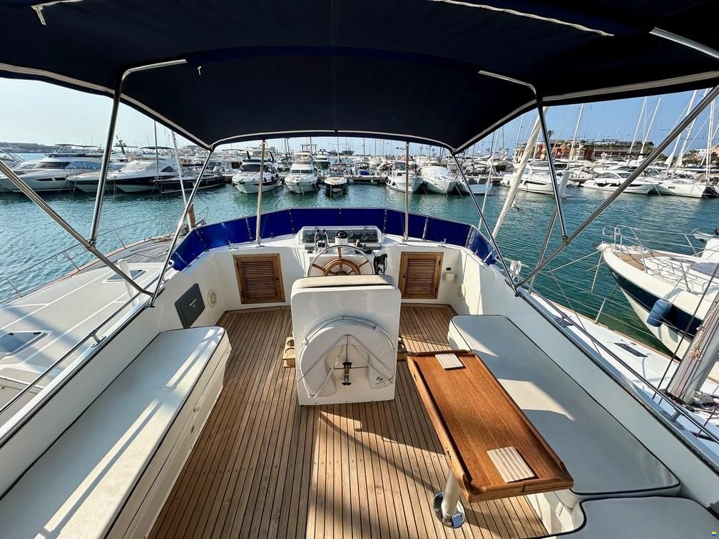 Trader Sundeck 44