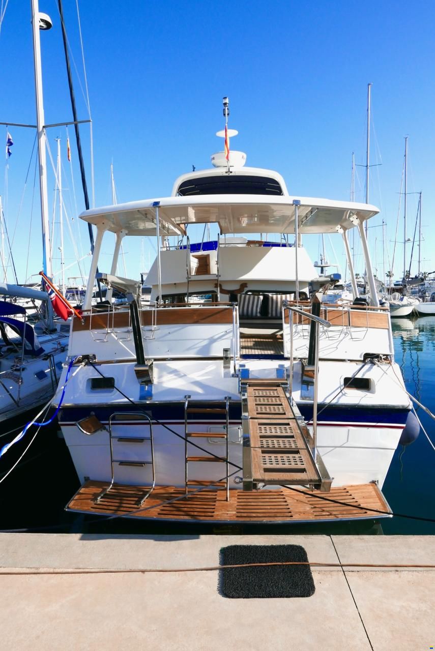 Trader Sundeck 44