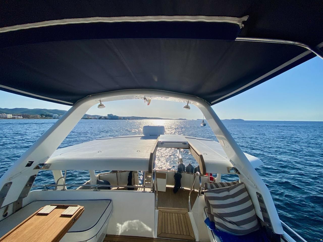 Trader Sundeck 44