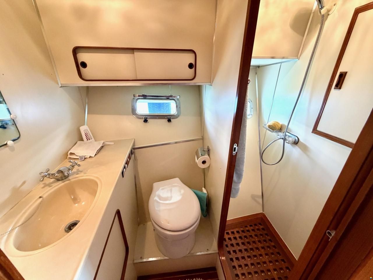 Trader Sundeck 44