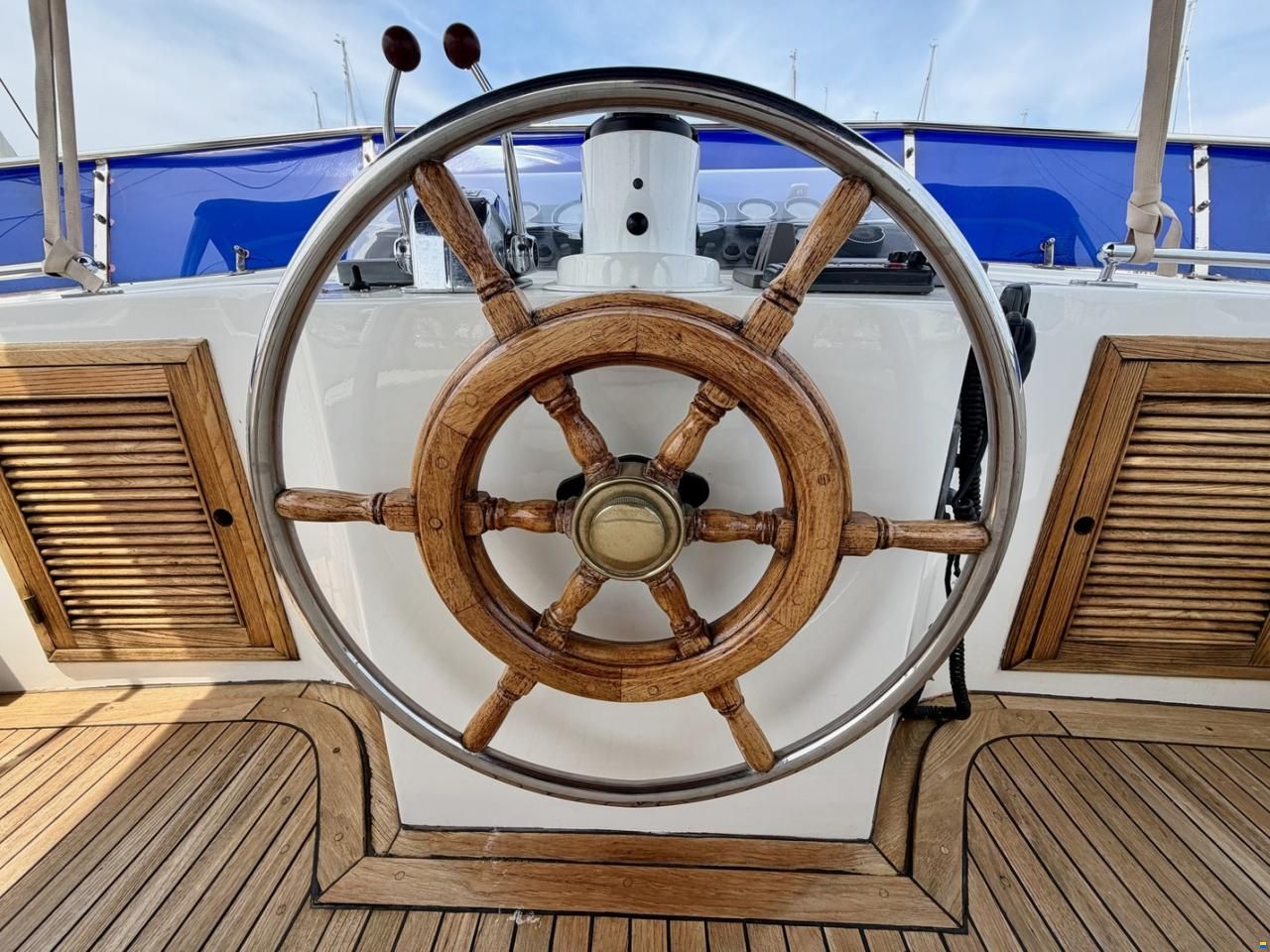 Trader Sundeck 44