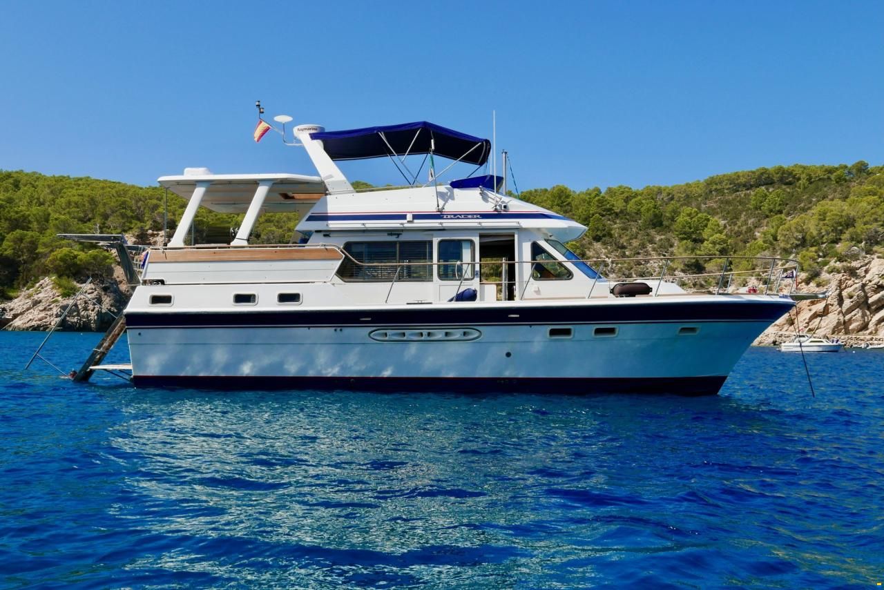 Trader Sundeck 44