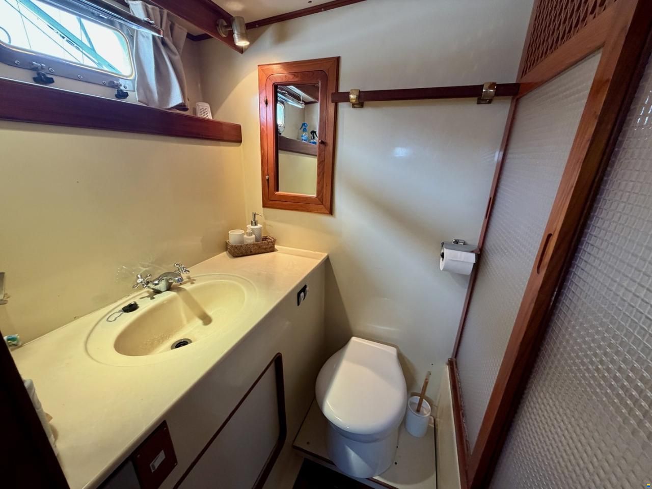 Trader Sundeck 44