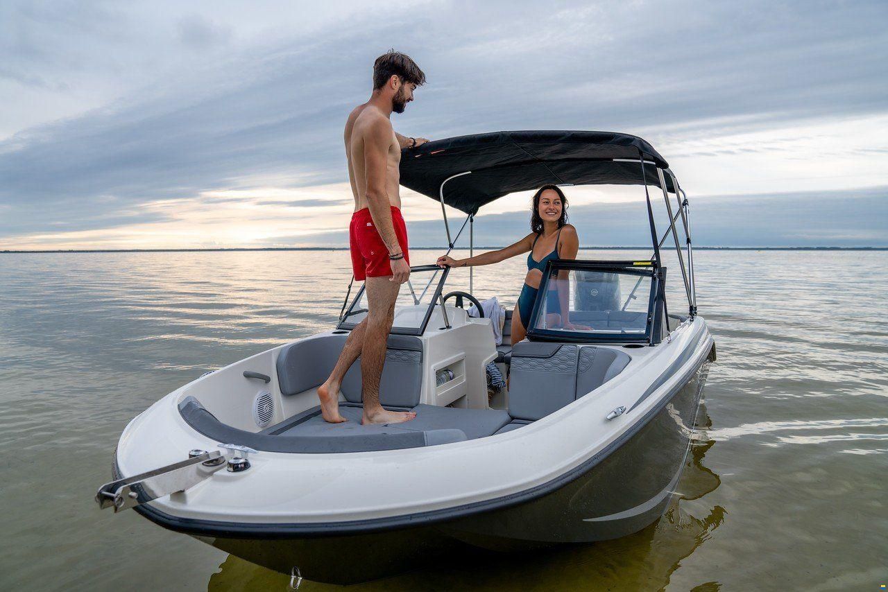 Bayliner ELEMENT M17