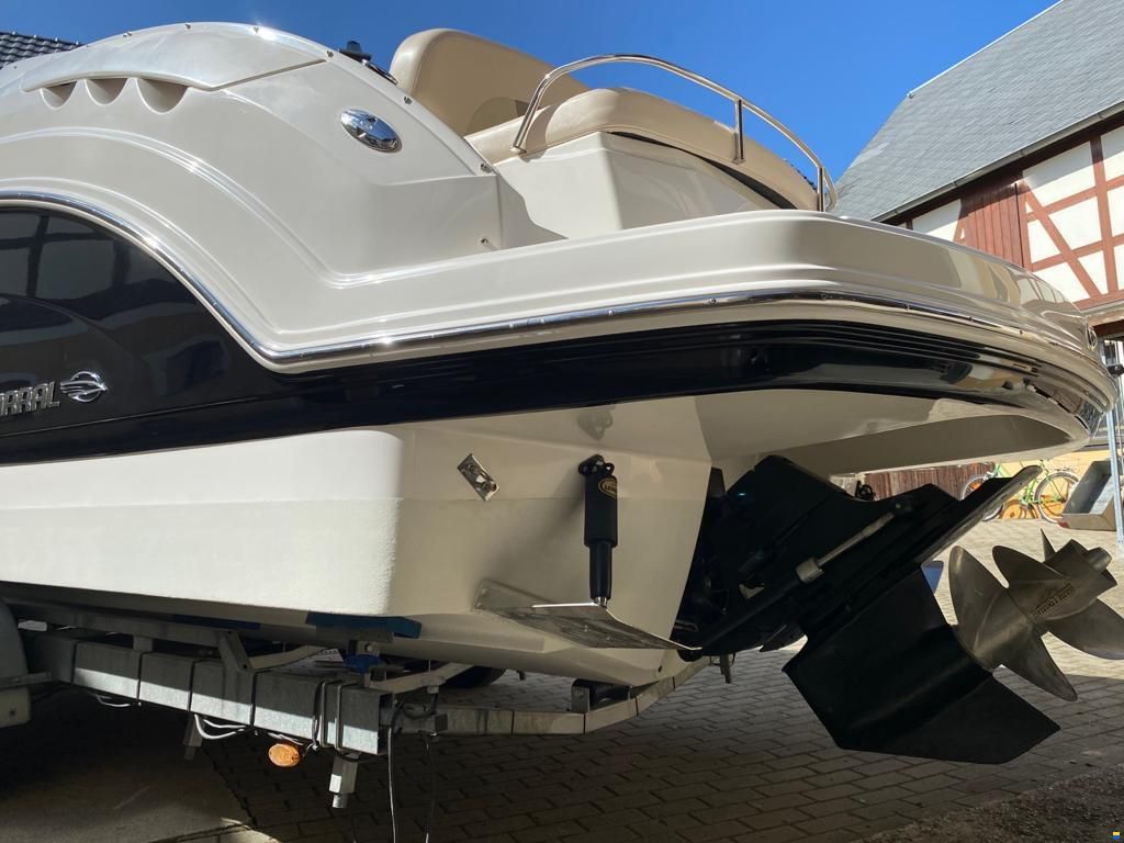 Chaparral 250 Signature