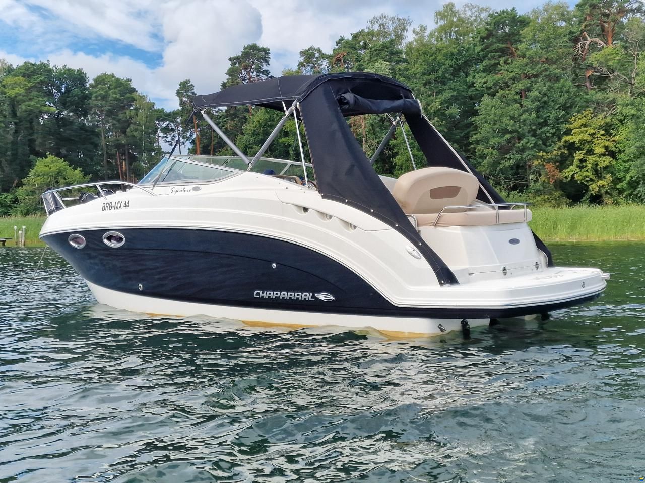 Chaparral 250 Signature