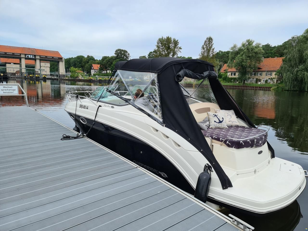 Chaparral 250 Signature