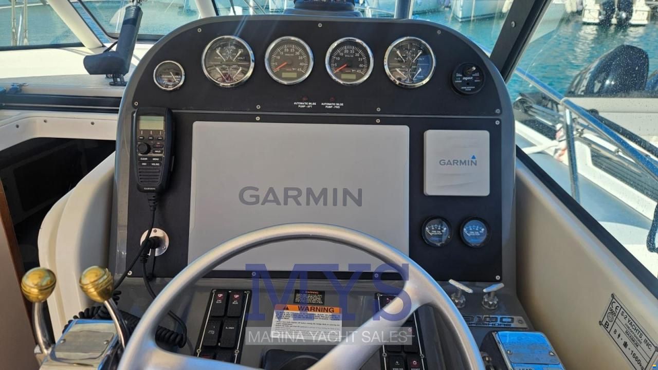 Pursuit Tiara 3100 Offshore