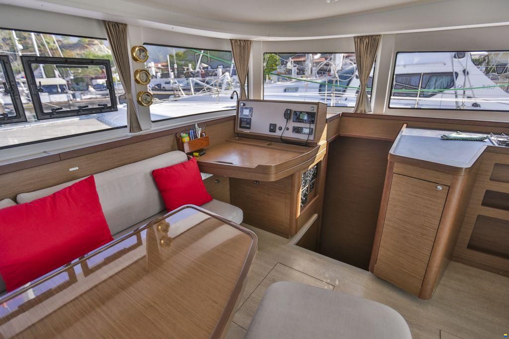 Lagoon 42