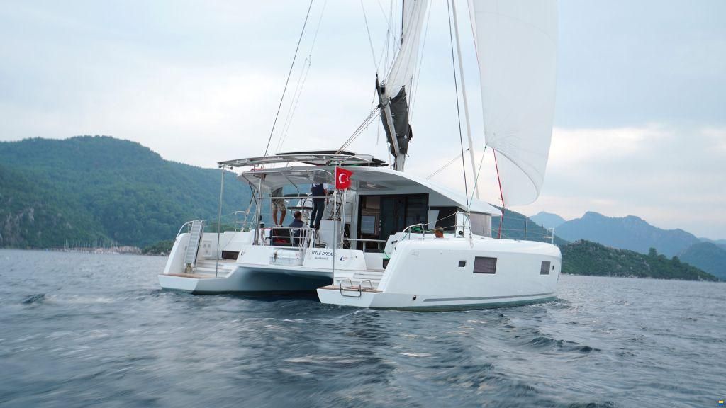 Lagoon 42
