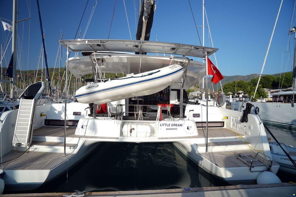 Lagoon 42