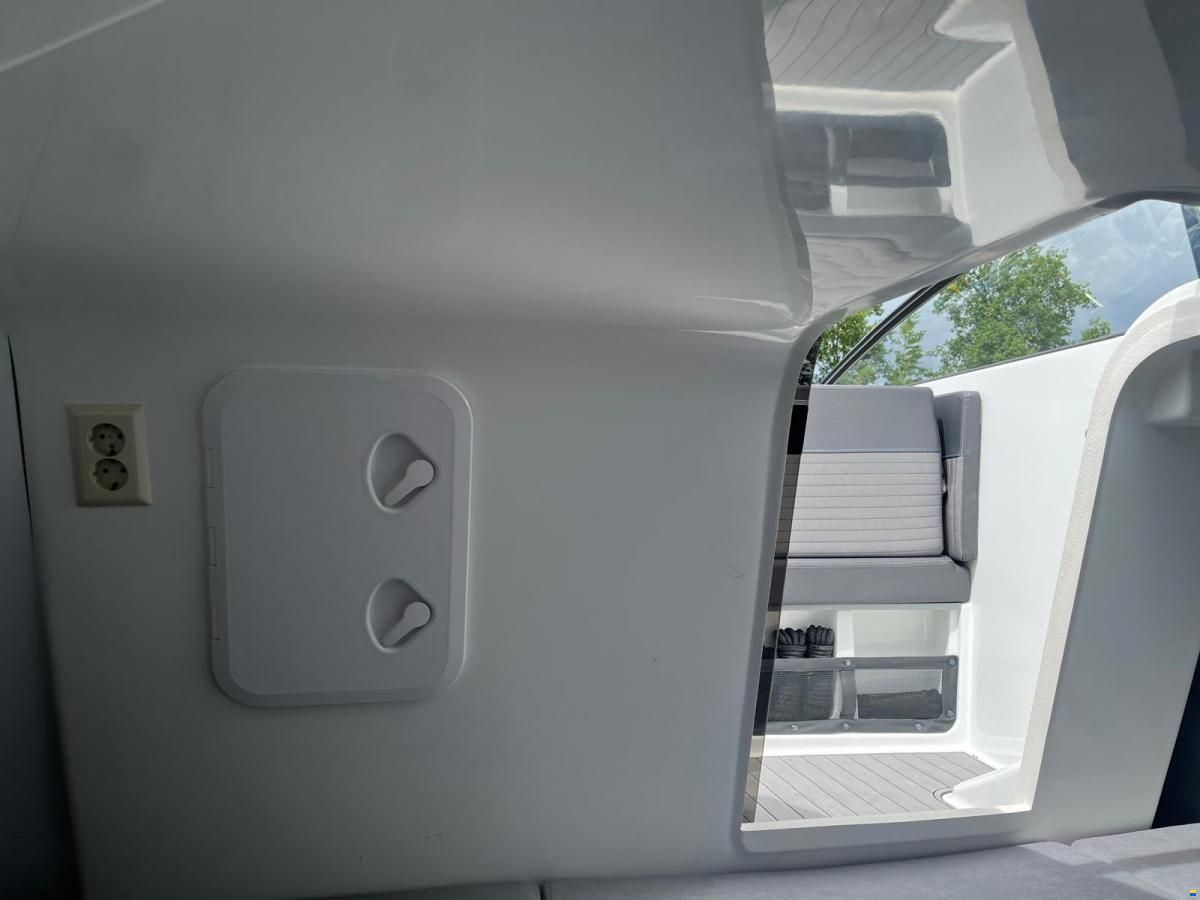 NorthMaster 685 Cruiser Cabin