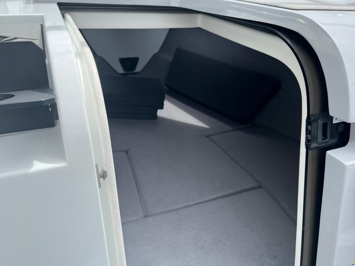 NorthMaster 685 Cruiser Cabin