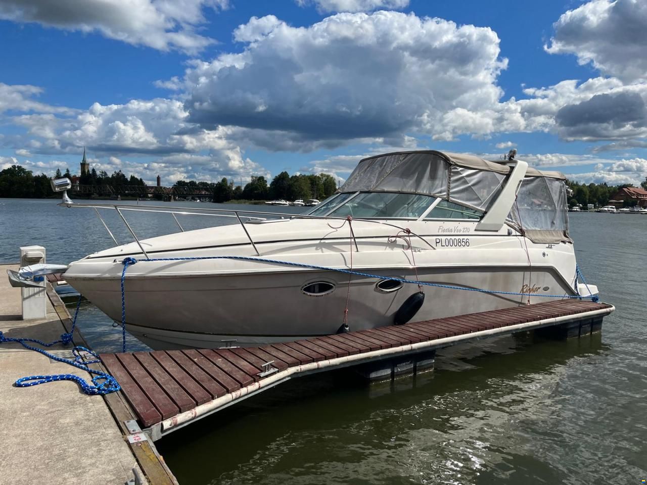 Rinker 270