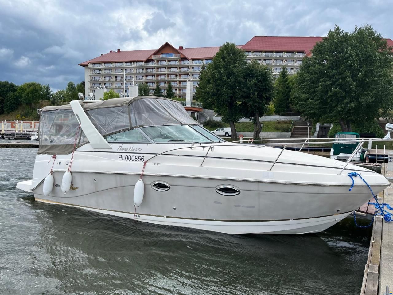 Rinker 270