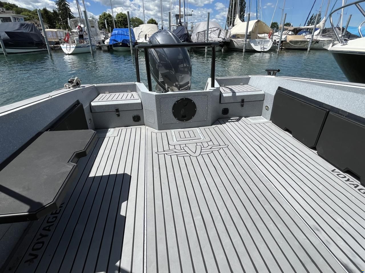 VBOATS Voyager 800 Cabin