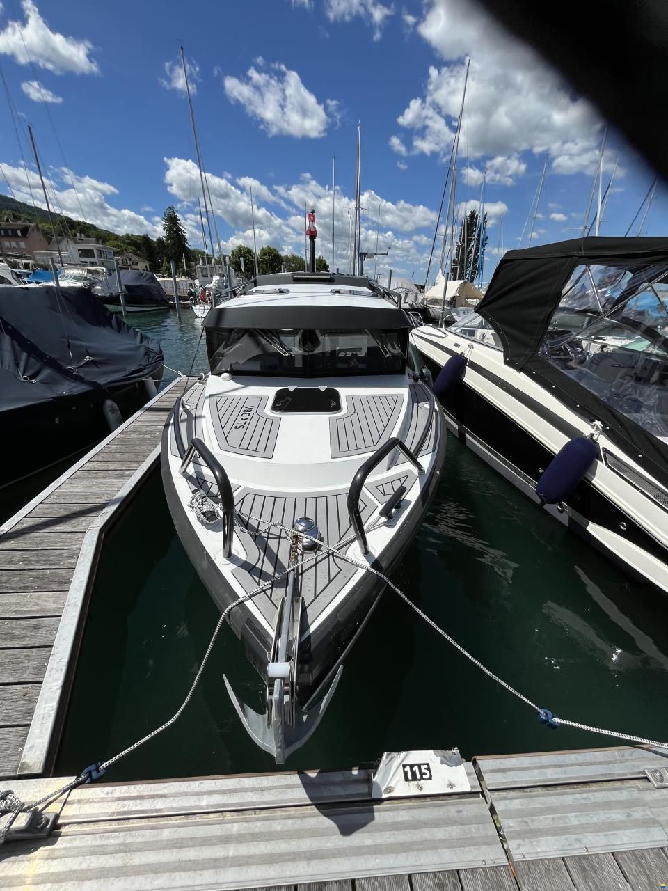 VBOATS Voyager 800 Cabin