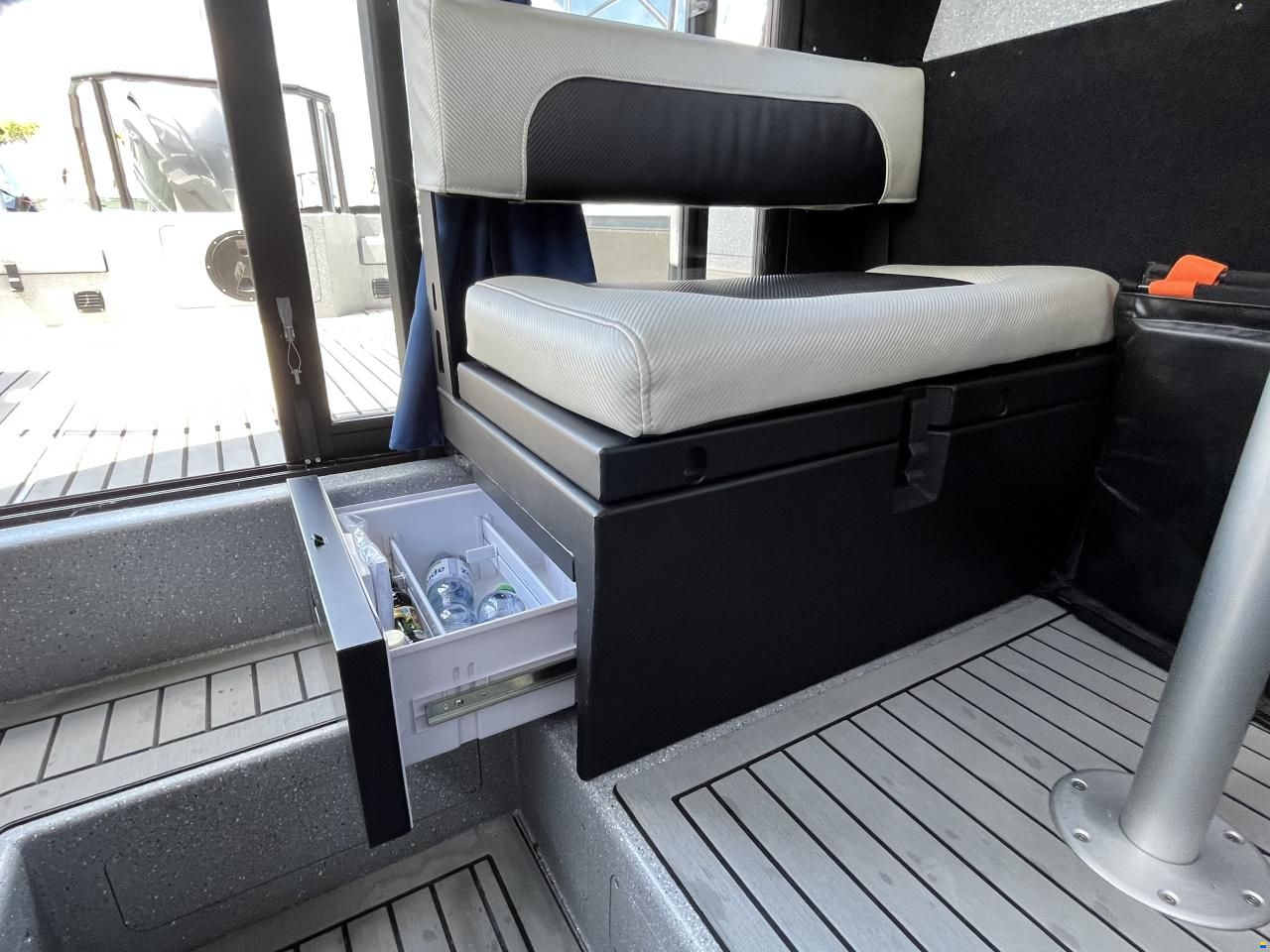 VBOATS Voyager 800 Cabin