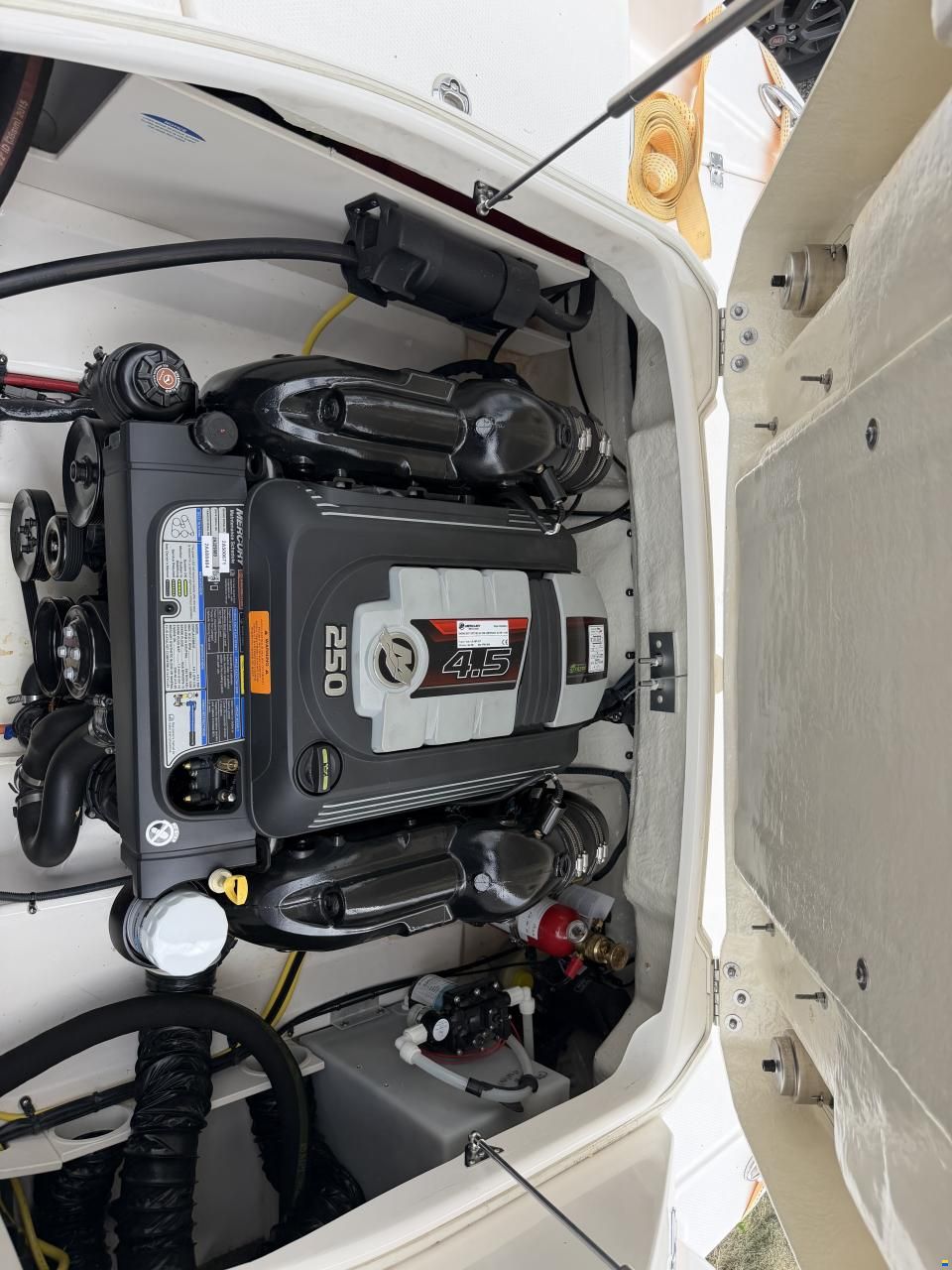 Chaparral 225SSI