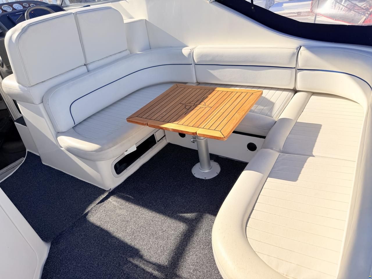 Bayliner 305