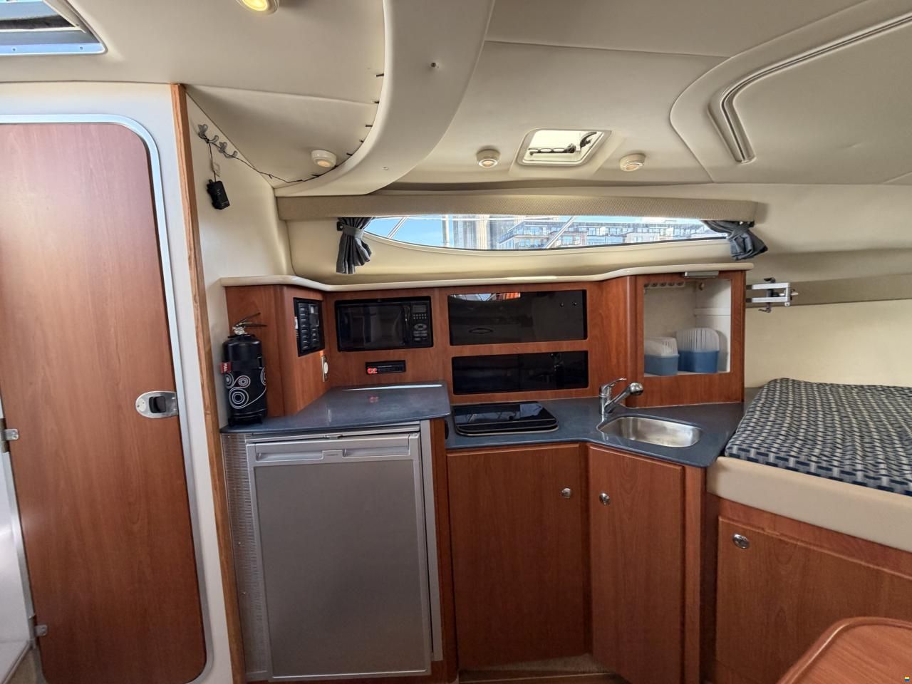 Bayliner 305