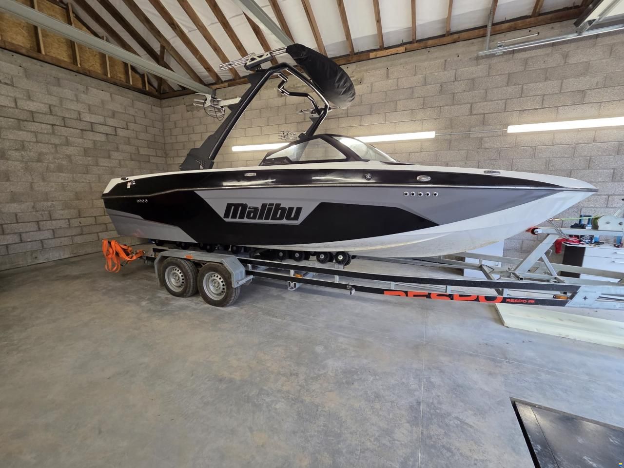 Malibu 23 LSV Wakesetter