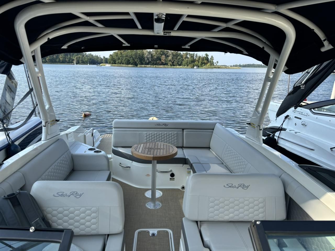 Sea Ray 270 SDX Sundeck