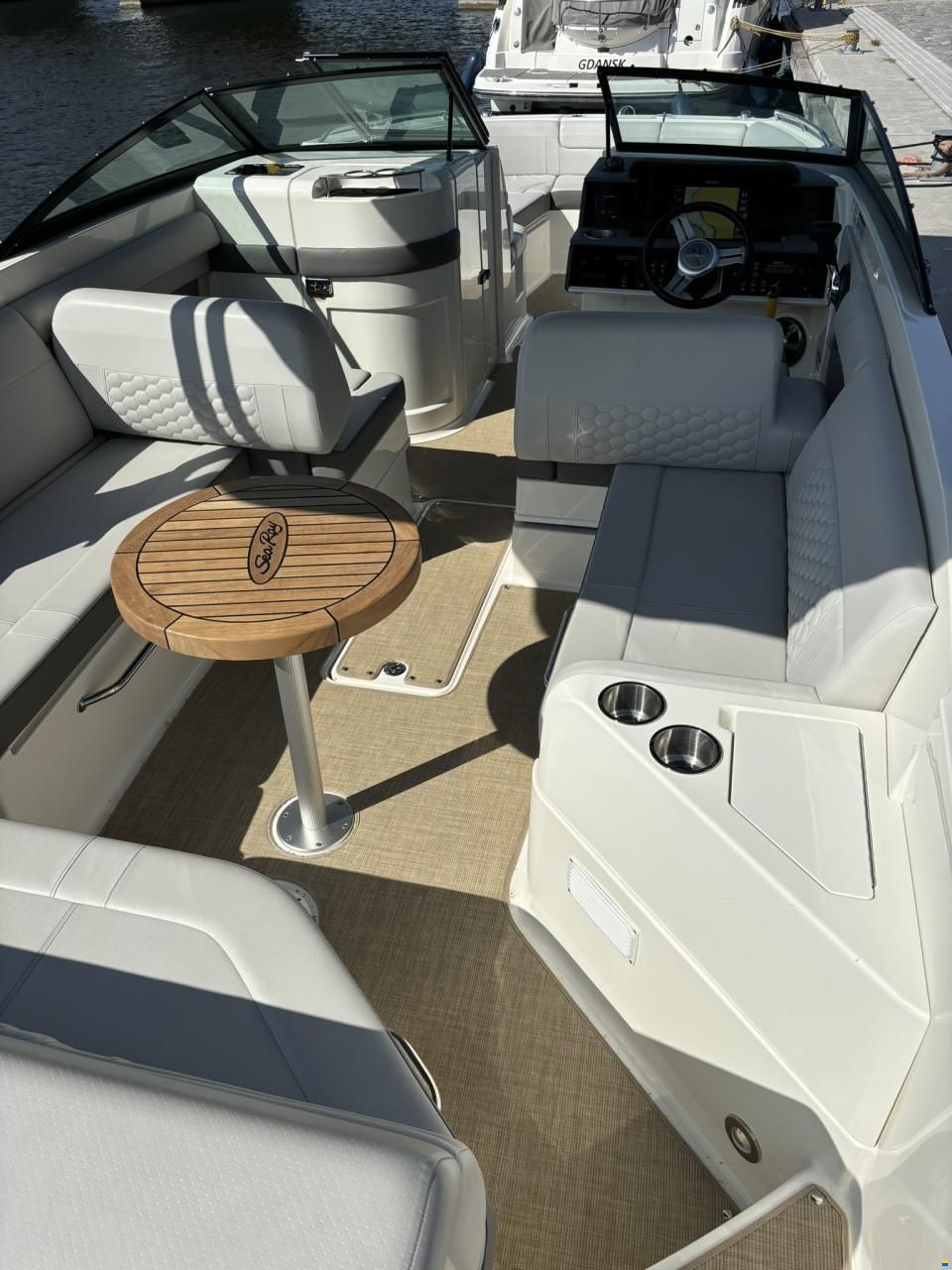 Sea Ray 270 SDX Sundeck
