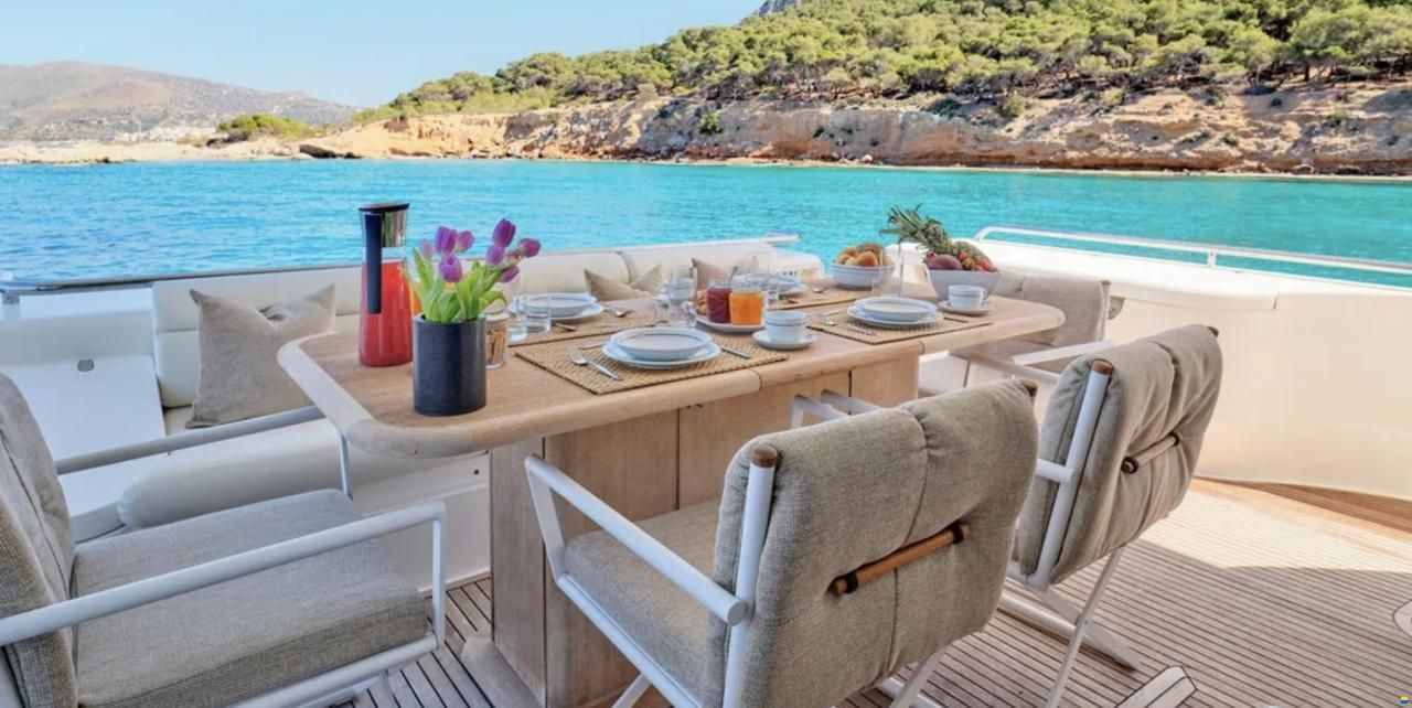 Ferretti 731