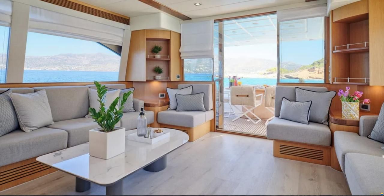 Ferretti 731