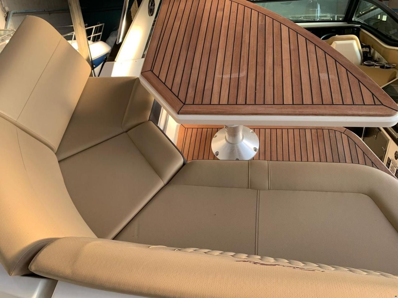 Sea Ray 320 Sundancer