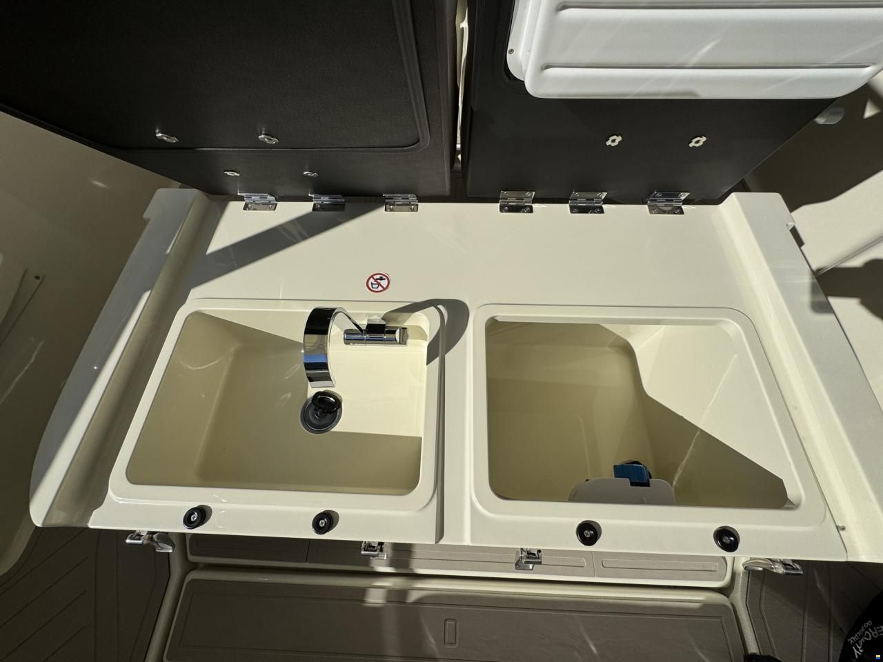 Axopar AX/E 25 Cross Top