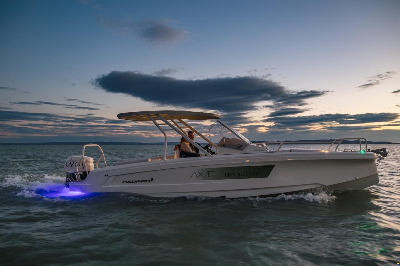 AX/E 25 Cross Top