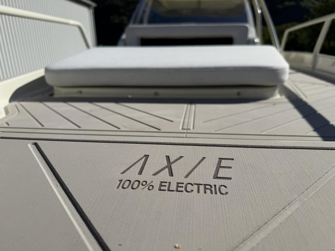 Axopar AX/E 25 Cross Top