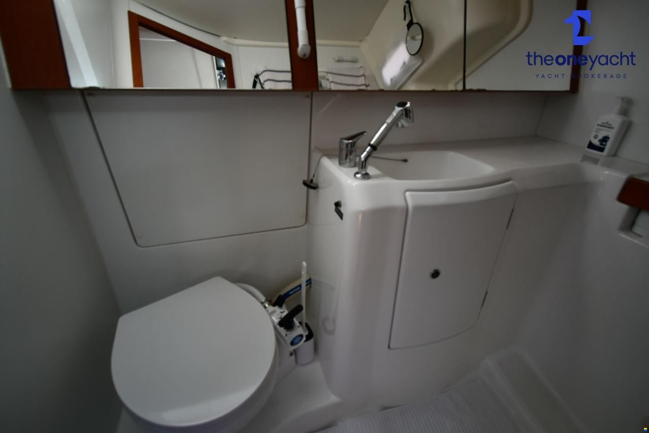 Beneteau Oceanis 37