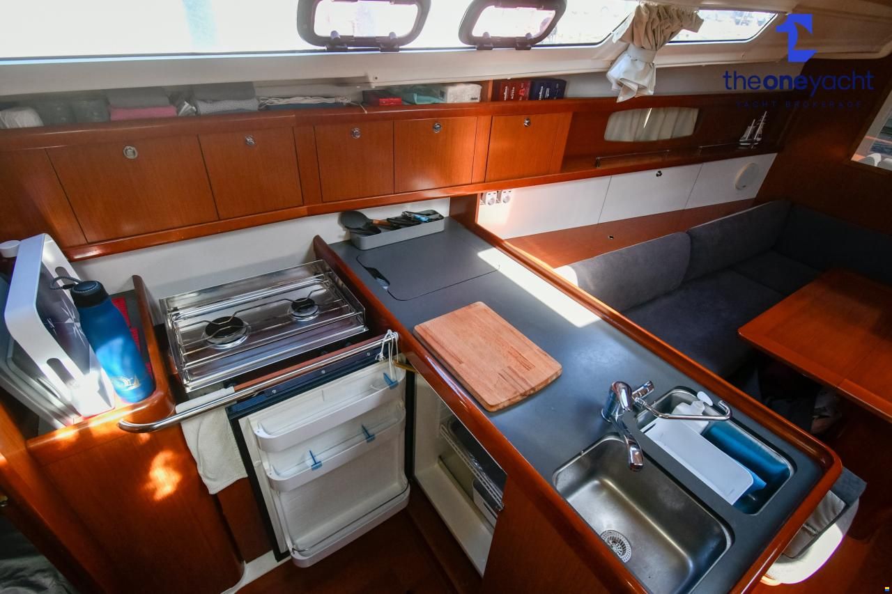 Beneteau Oceanis 37