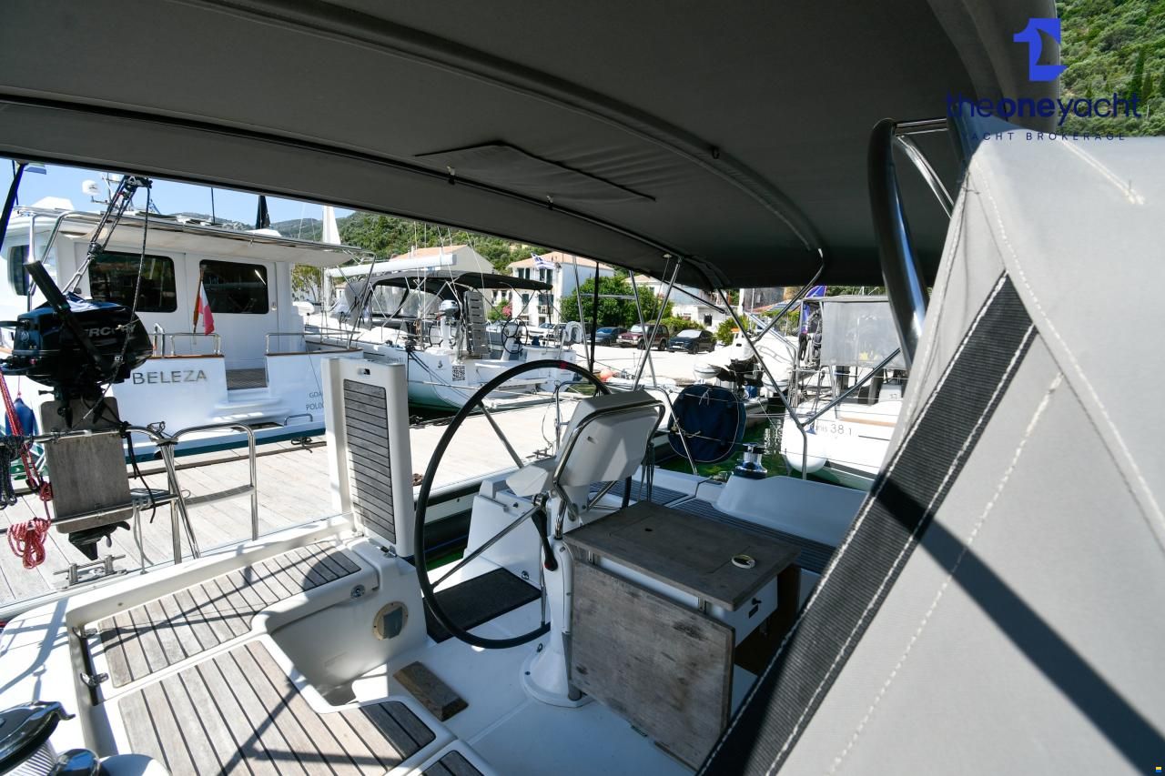 Beneteau Oceanis 37