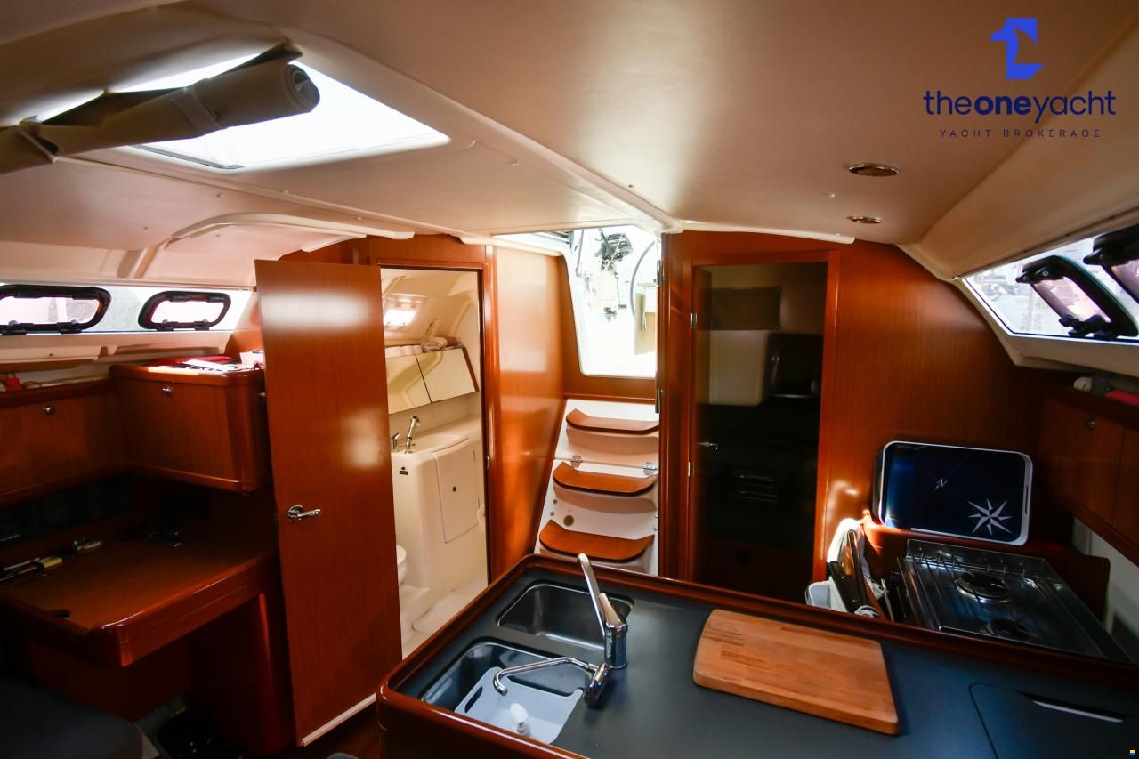 Beneteau Oceanis 37