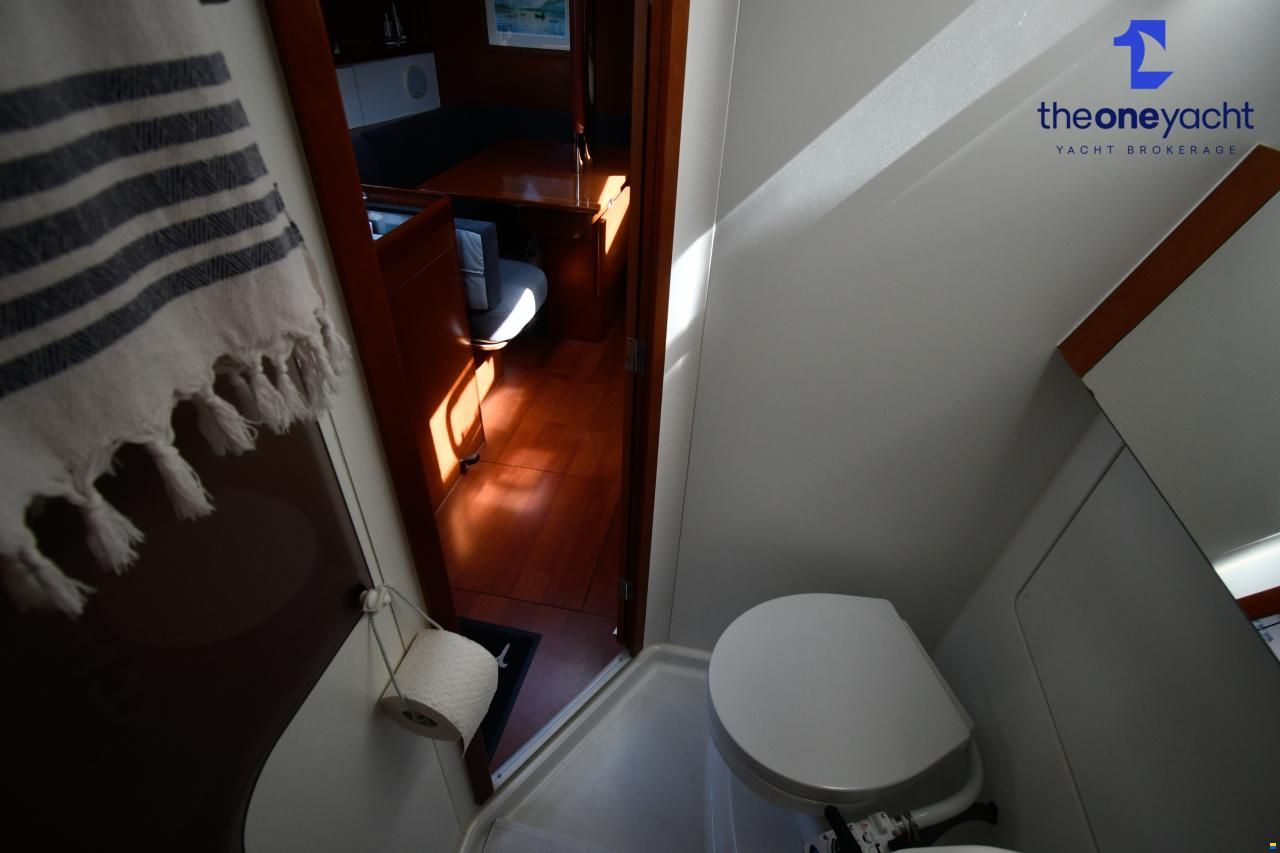 Beneteau Oceanis 37
