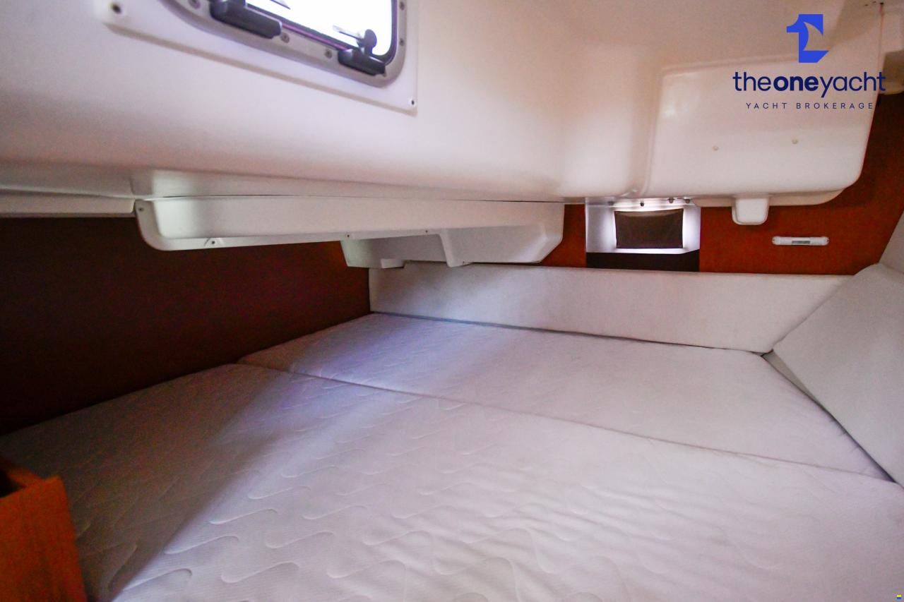 Beneteau Oceanis 37