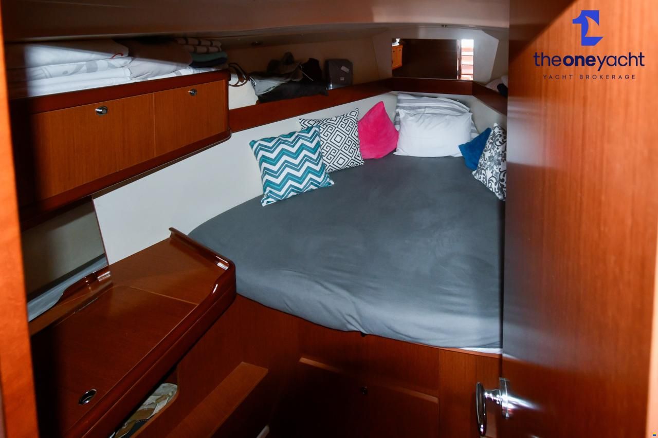 Beneteau Oceanis 37