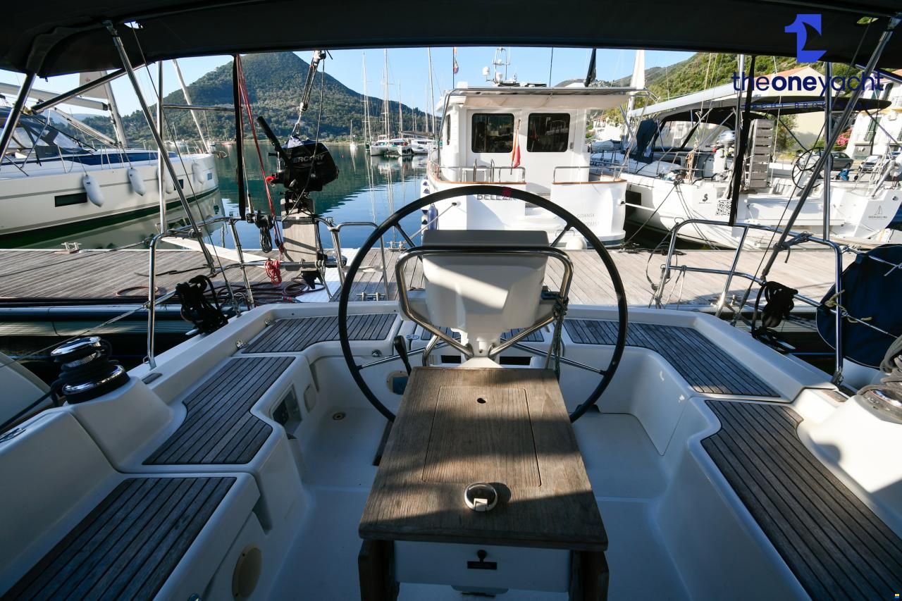 Beneteau Oceanis 37