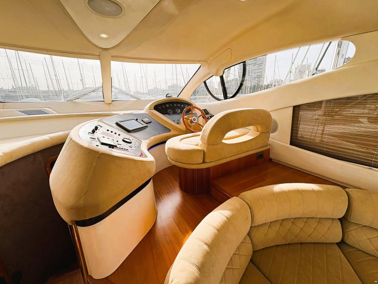 Azimut 46 fly