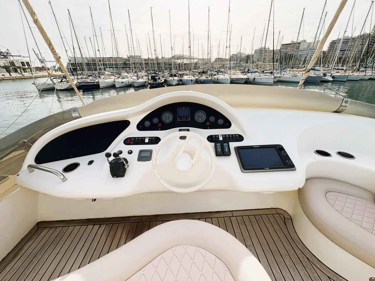 Azimut 46 fly