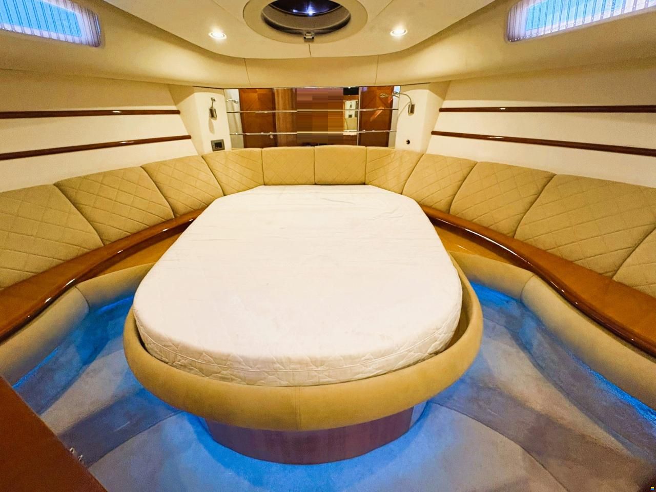 Azimut 46 fly