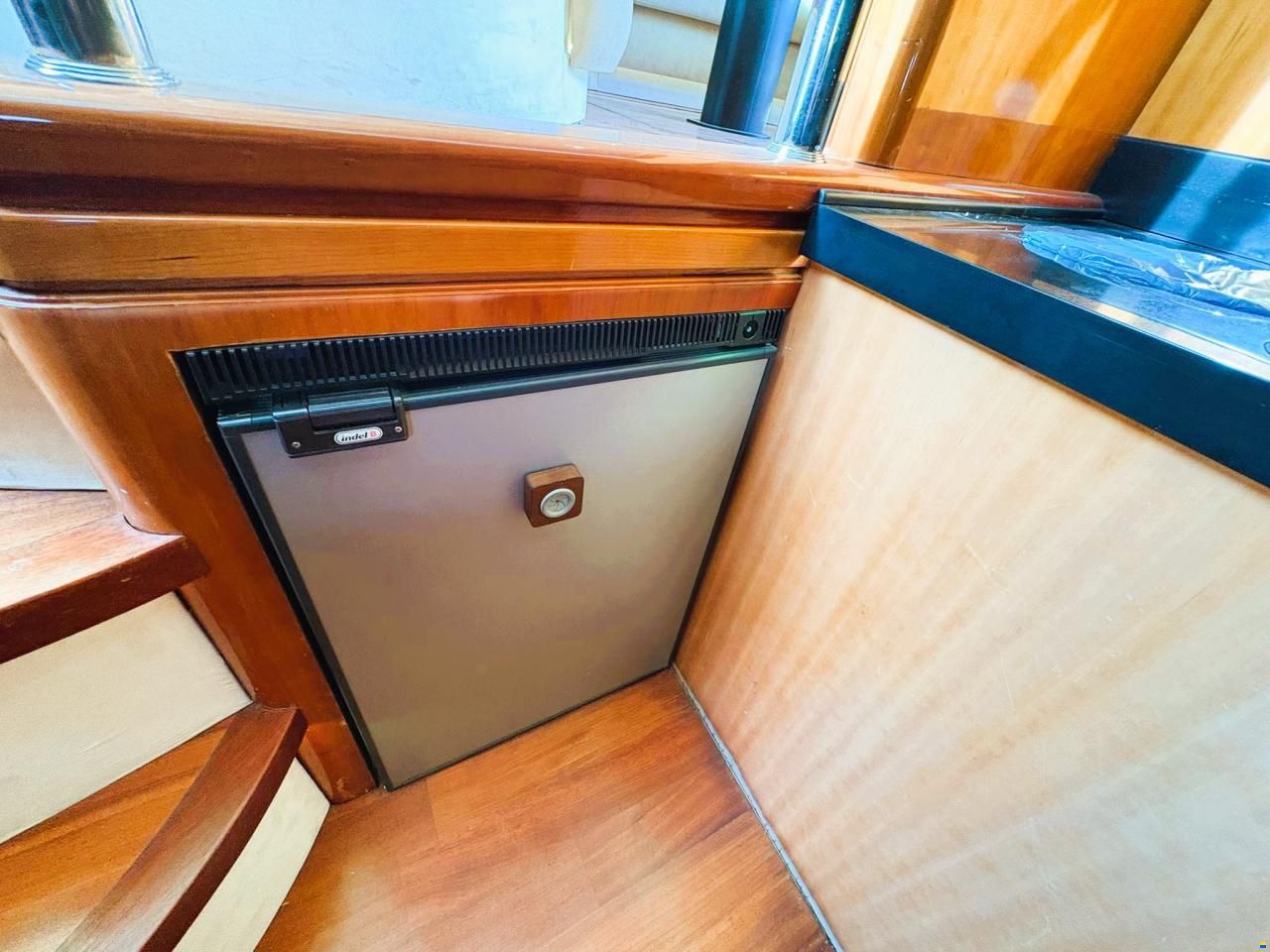 Azimut 46 fly