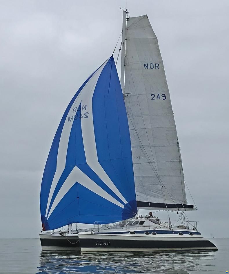 TRT 1200 CR catamaran