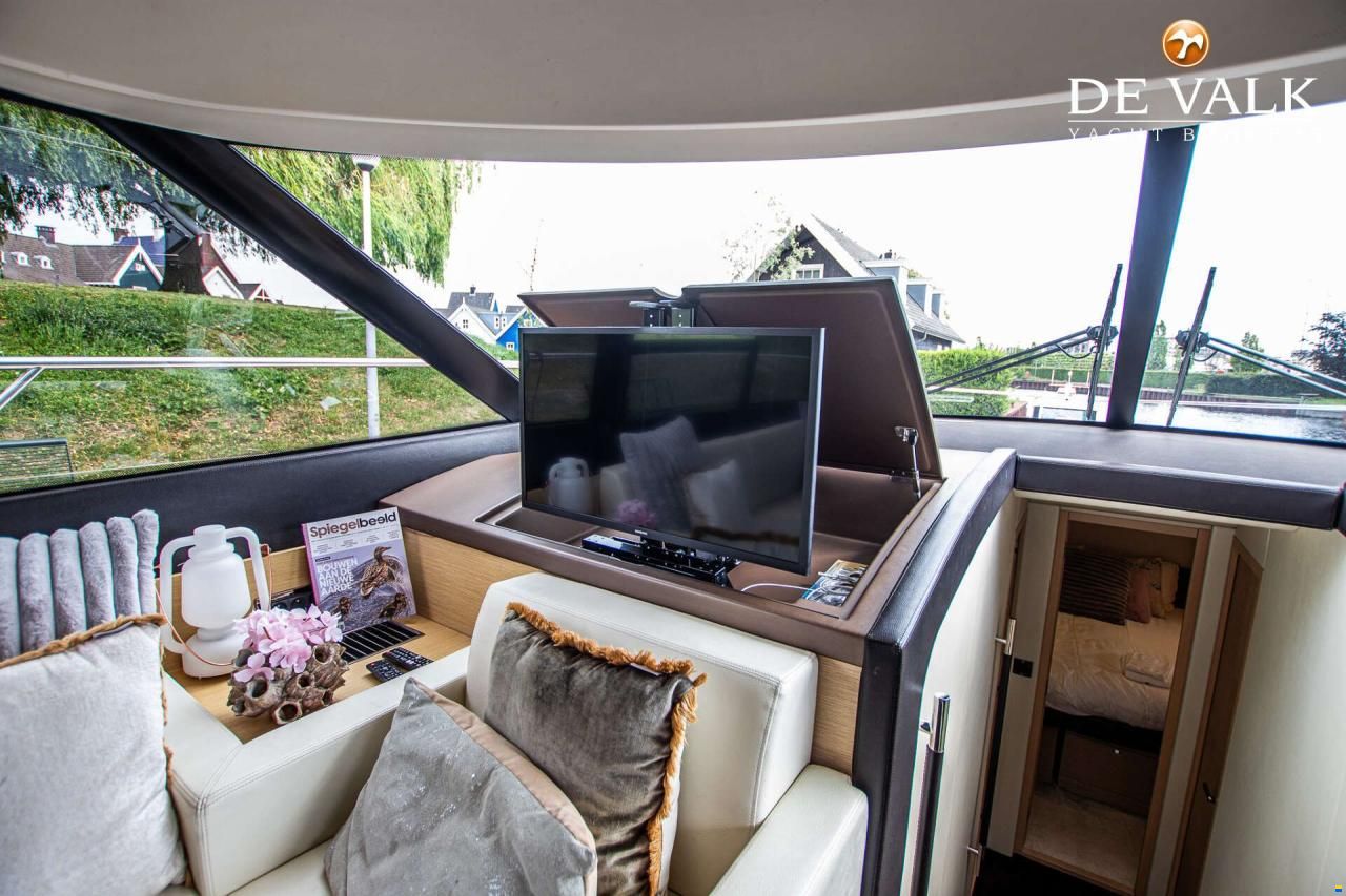 Prestige 550 Flybridge