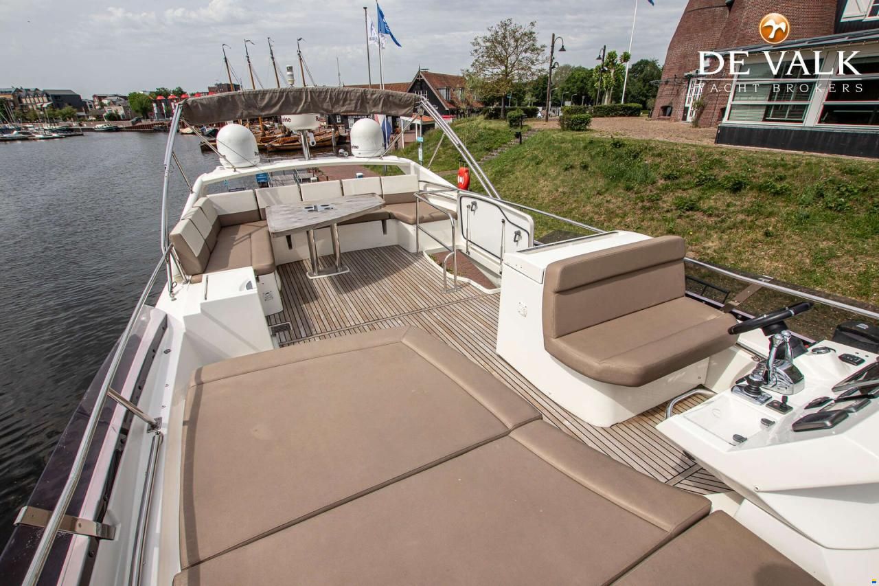 Prestige 550 Flybridge