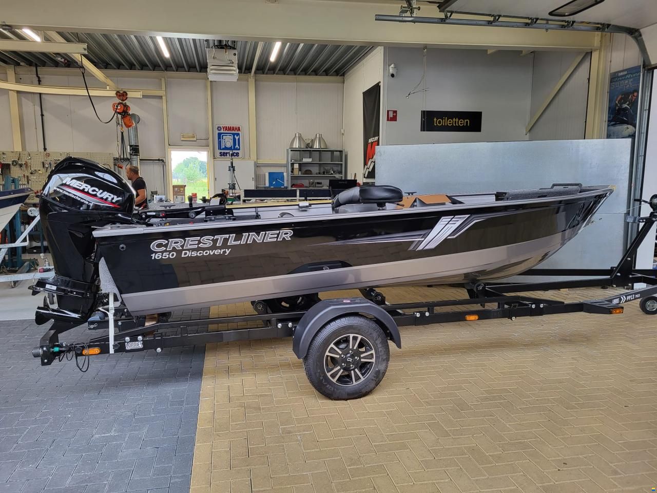 Crestliner 1650 Discovery Tiller